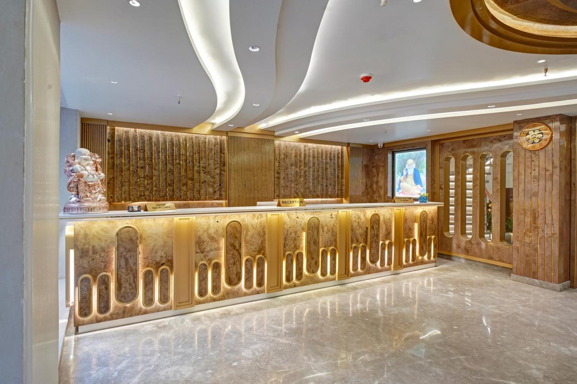 Newly Built Gold The Royal With Rooftop Restaurant - 2Mins Walk From New Delhi Rail Station & 5Mins From Connaught Place Exterior photo