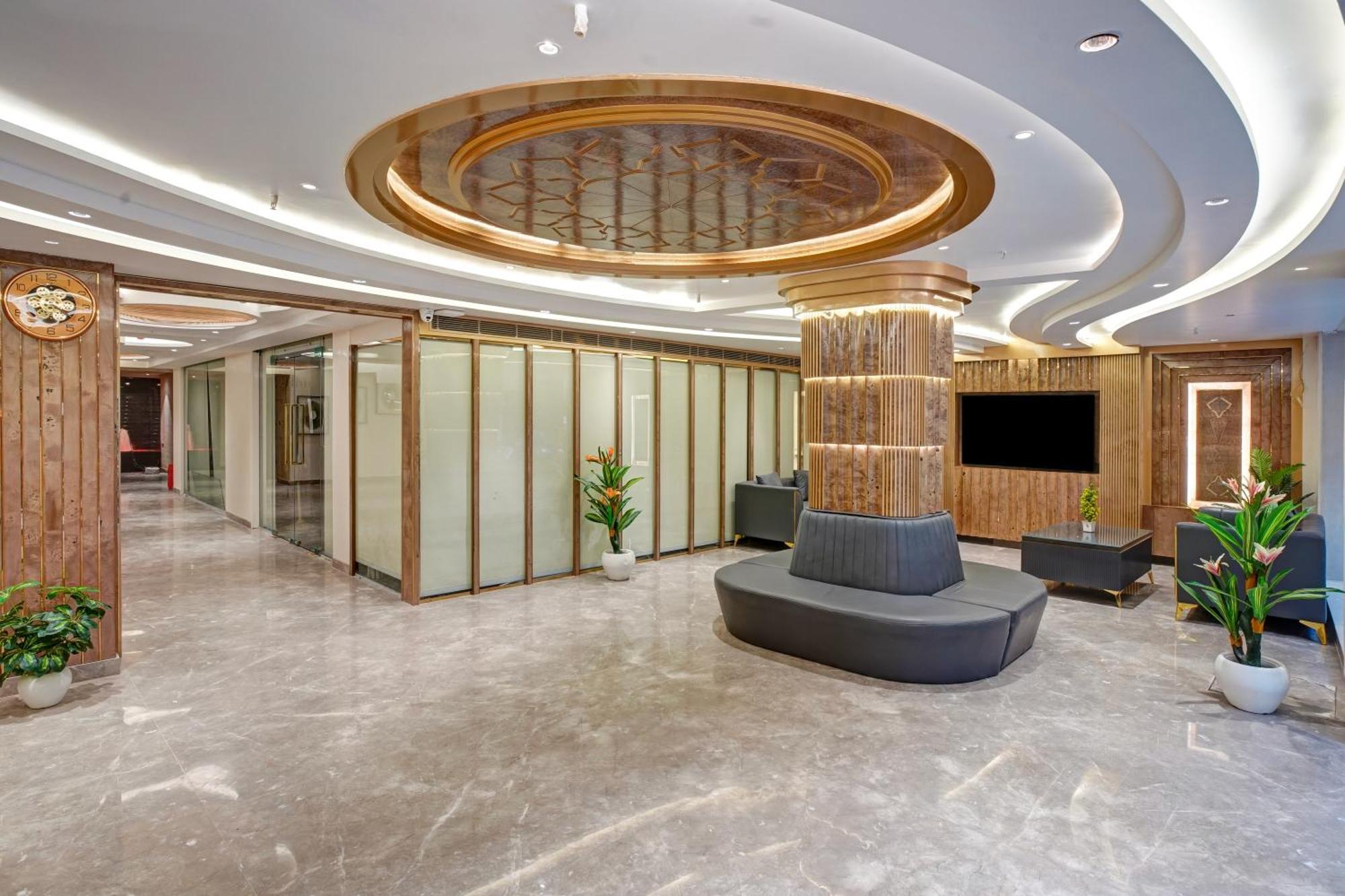 Newly Built Gold The Royal With Rooftop Restaurant - 2Mins Walk From New Delhi Rail Station & 5Mins From Connaught Place Exterior photo