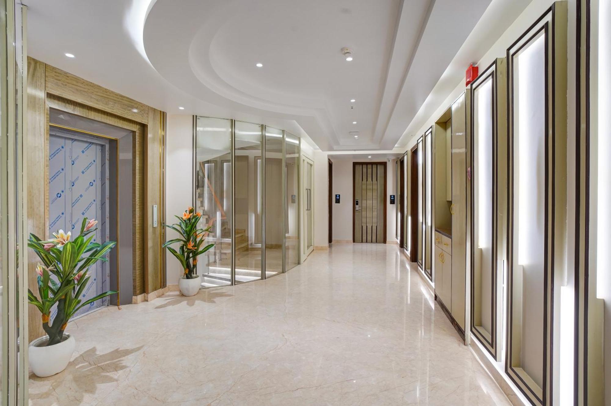 Newly Built Gold The Royal With Rooftop Restaurant - 2Mins Walk From New Delhi Rail Station & 5Mins From Connaught Place Exterior photo