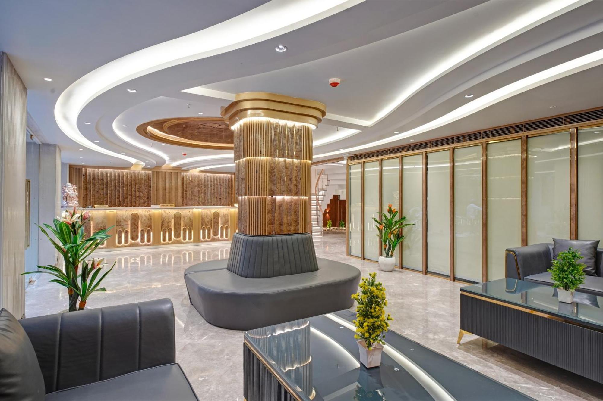 Newly Built Gold The Royal With Rooftop Restaurant - 2Mins Walk From New Delhi Rail Station & 5Mins From Connaught Place Exterior photo
