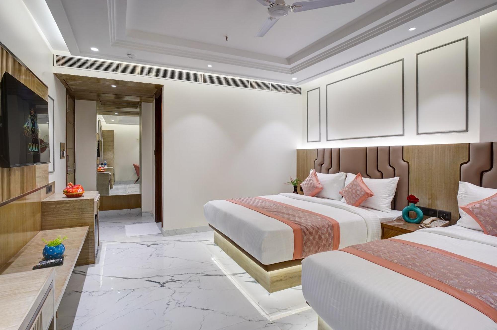 Newly Built Gold The Royal With Rooftop Restaurant - 2Mins Walk From New Delhi Rail Station & 5Mins From Connaught Place Exterior photo