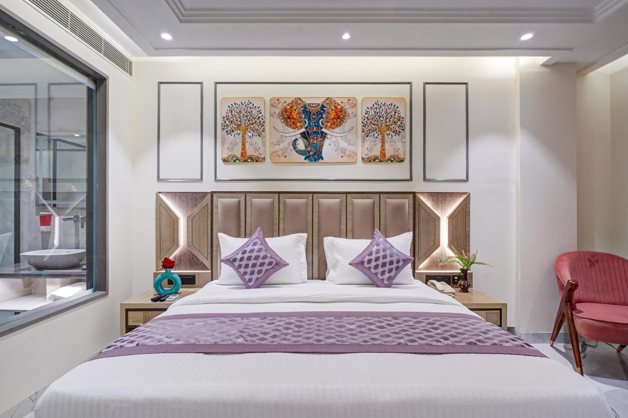 Newly Built Gold The Royal With Rooftop Restaurant - 2Mins Walk From New Delhi Rail Station & 5Mins From Connaught Place Exterior photo