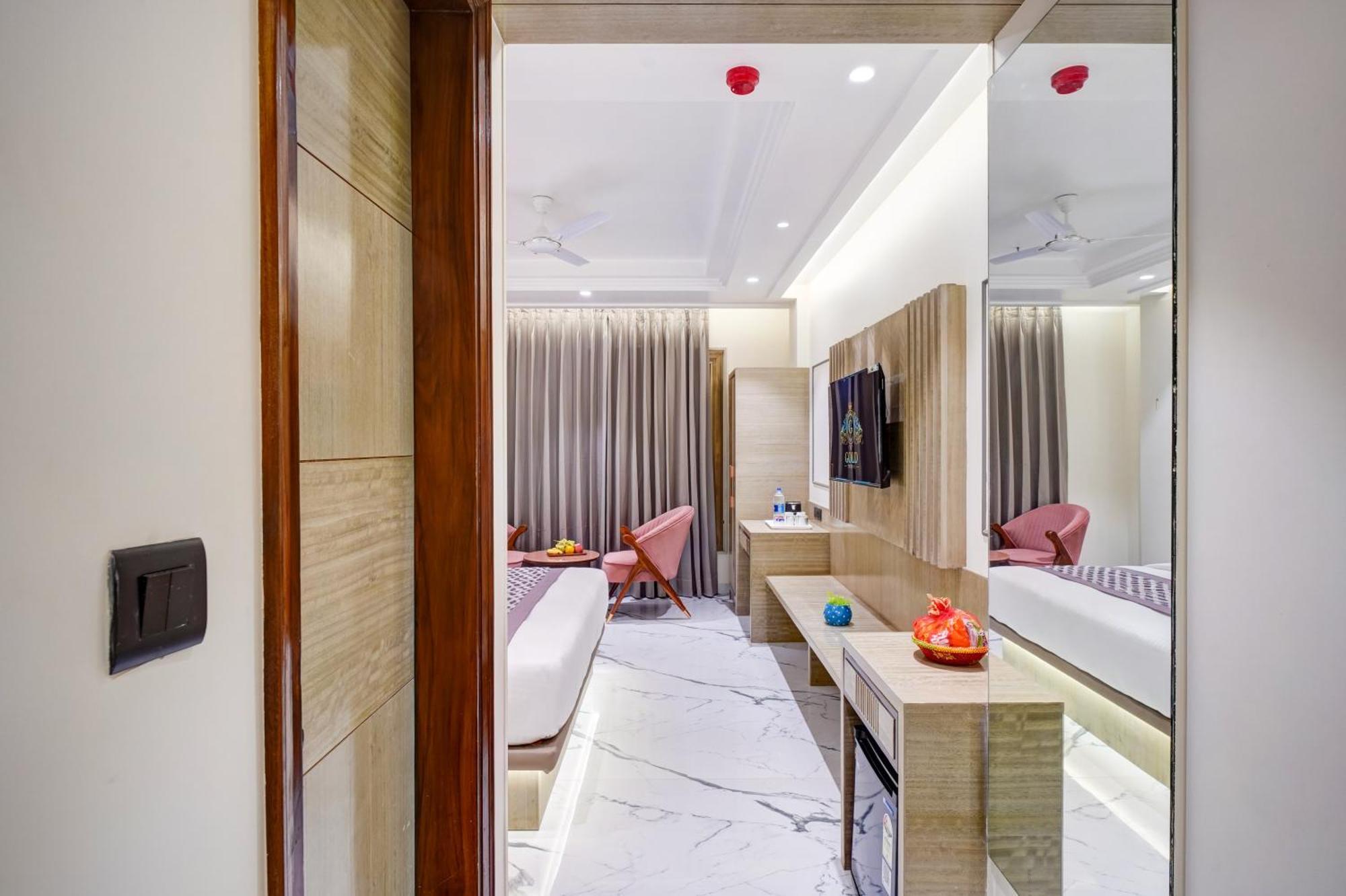Newly Built Gold The Royal With Rooftop Restaurant - 2Mins Walk From New Delhi Rail Station & 5Mins From Connaught Place Exterior photo