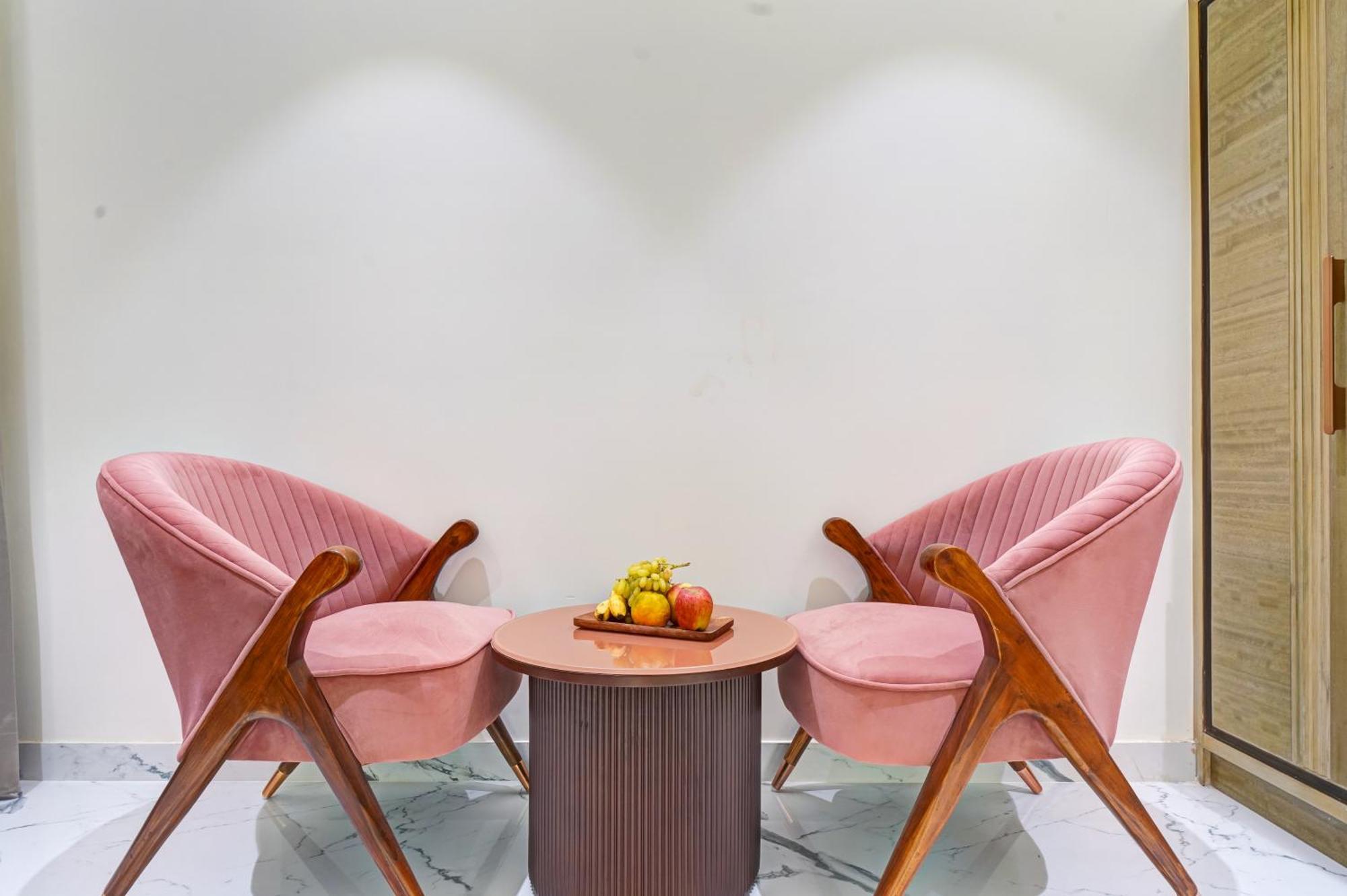 Newly Built Gold The Royal With Rooftop Restaurant - 2Mins Walk From New Delhi Rail Station & 5Mins From Connaught Place Exterior photo