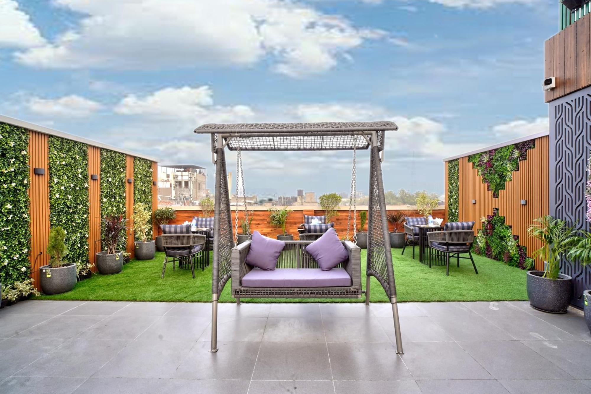 Newly Built Gold The Royal With Rooftop Restaurant - 2Mins Walk From New Delhi Rail Station & 5Mins From Connaught Place Exterior photo
